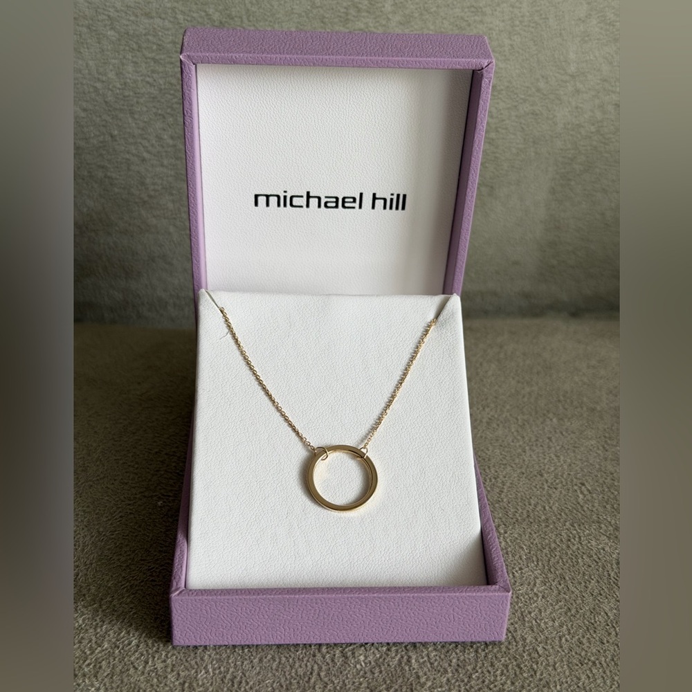 Michael Hill 10k Gold Open Circle Necklace on Chain